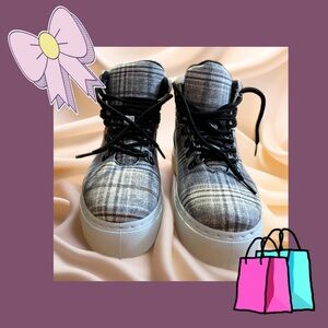 Qupid Size 6 Hightop Sneakers Black and White plaid